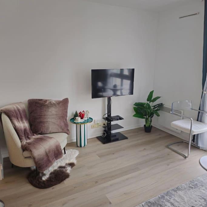 Apartamento Studio Charmant Et Cosy Rueil-Malmaison Exterior foto